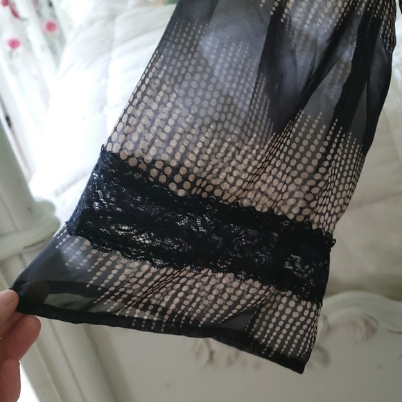 NWOT Blouse with belle sleeves - Picture 3 of 4